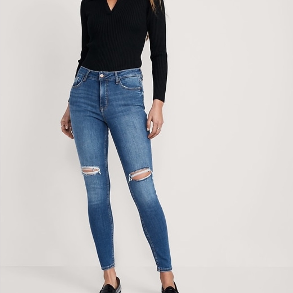 Never worn Old Navy Rockstar Jean